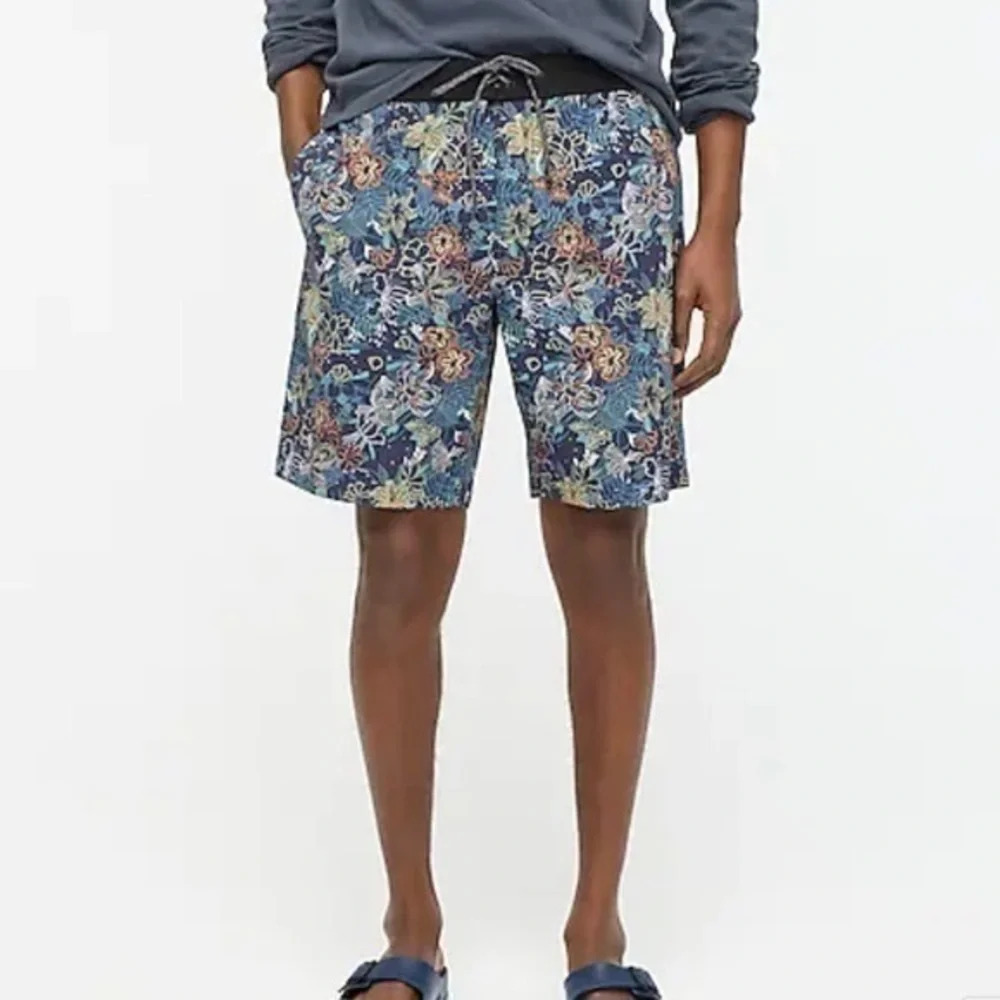 New J Crew Mens 9" Stretch Board Shorts Navy Blue Floral Print